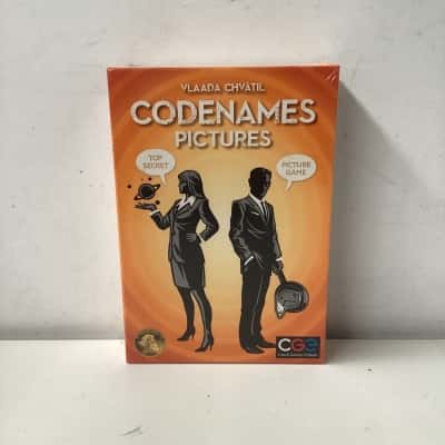 NEW - Codenames Pictures Game