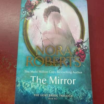 The mirror, Nora Roberts 