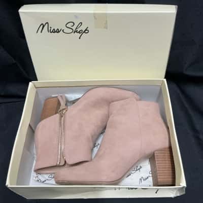 Forever New Womens  Size 39 ankle Boots Beige 