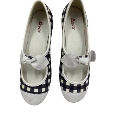 Womens Levi’s slip on shoes 8.5