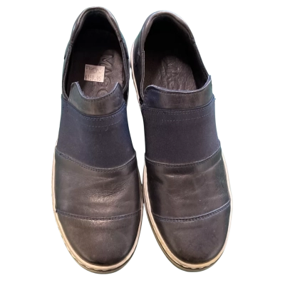 New Mago “ Margin” Womens Leather Navy Blue Size 37 Slip Ons