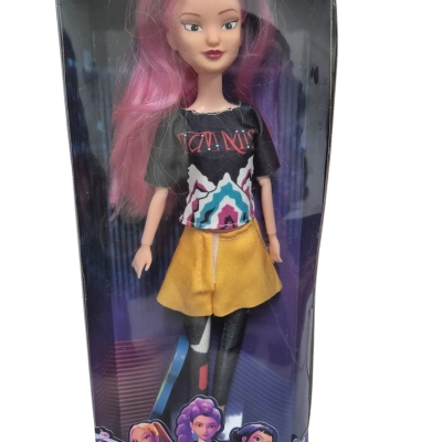 K-Pop Demon Hunters - Doll + Guitar. 