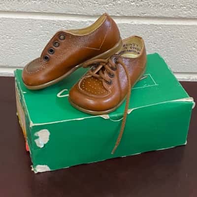 Vintage Clarks Toddlers Size 3.5 Brown Leather Shoes