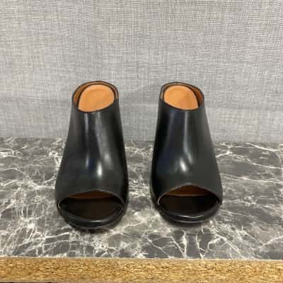 Scanlan Theodore Womens  Size 37 Heels Black  