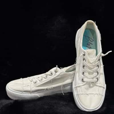  Womens  Size 8 Sneakers Cream / White 