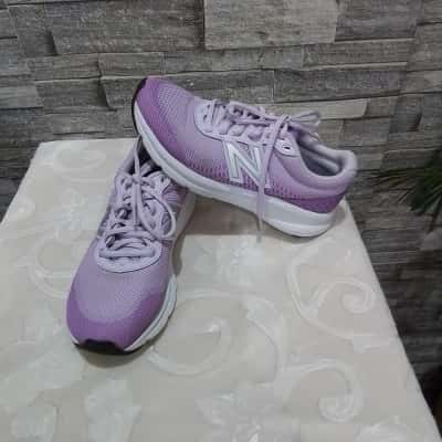 New Balance Womens  Size 7uk Sneakers Purple / White 