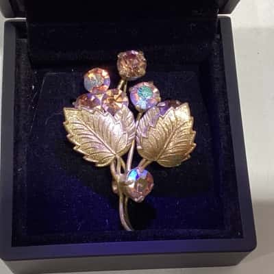  Women's Vintage Brooch 