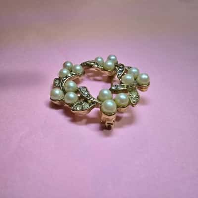  Womens Vintage Faux Pearl Brooch 