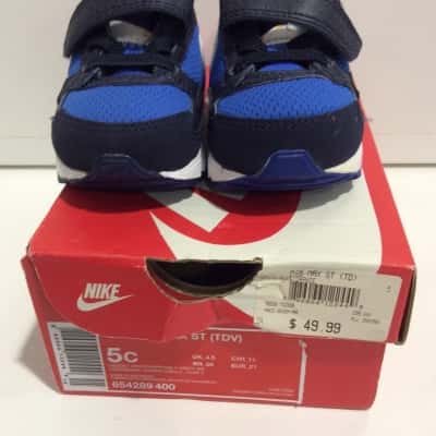Nike Kids  Size 5 