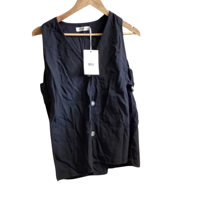 Womens  Size 6 Black  shorts and top set Bronzesnake