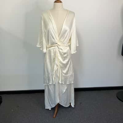 Sheike Womens  Size 14 Cream 