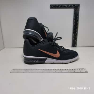 Nike Womens Size 10US Air Max Sequint 2 PreOwned As Is 