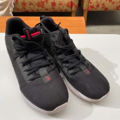  Women’s Size 38 Sneakers Black /White