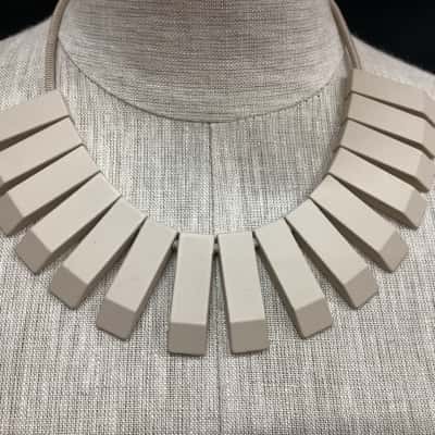  K Aztec Inspired Necklace Nude 