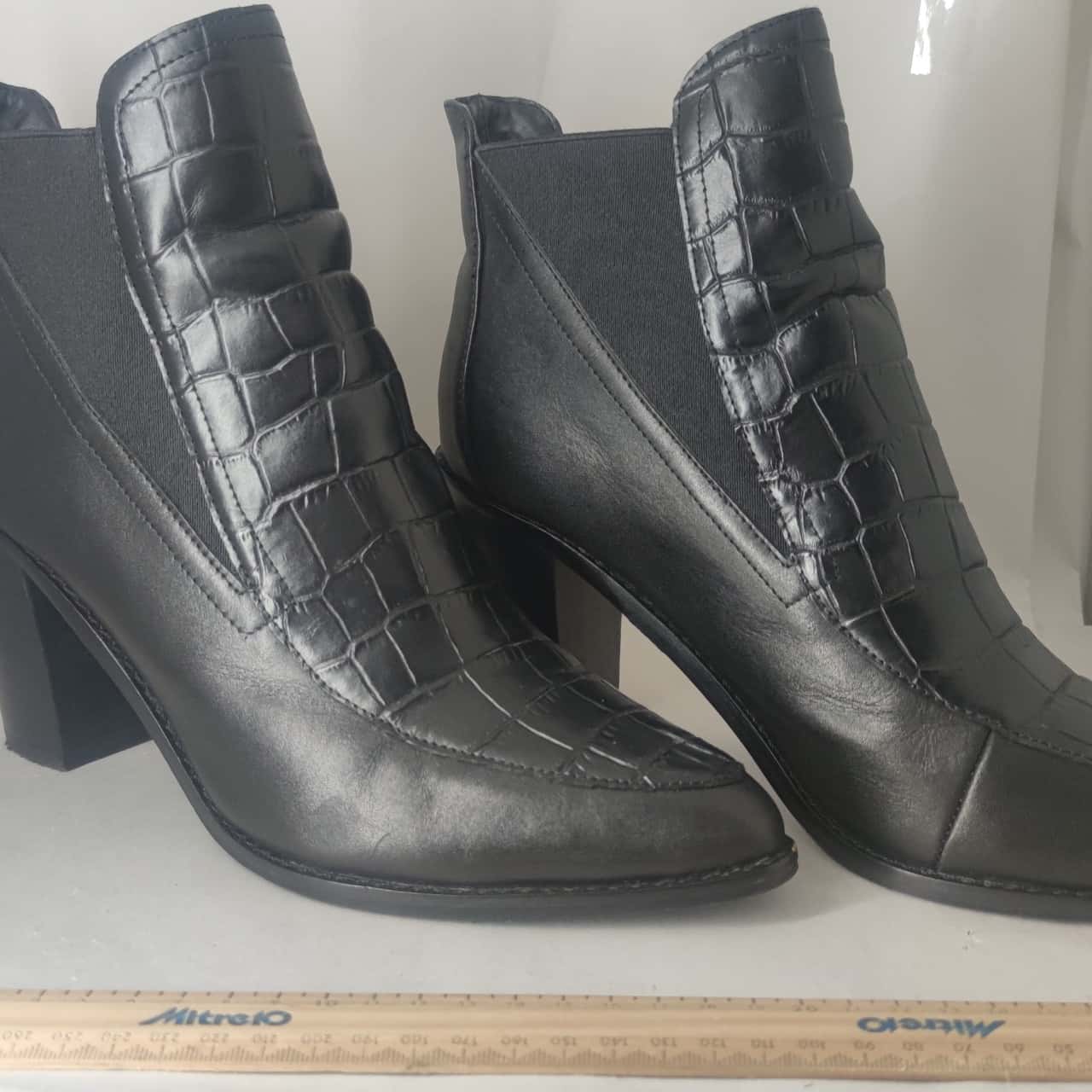 Womens Tony Bianco Size 8.5 shoes (s)