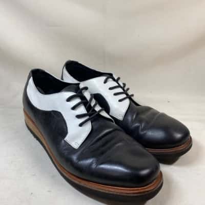 DJANGO AND JULIETTE LACE UP BLACK AND WHITE SHOES 38
