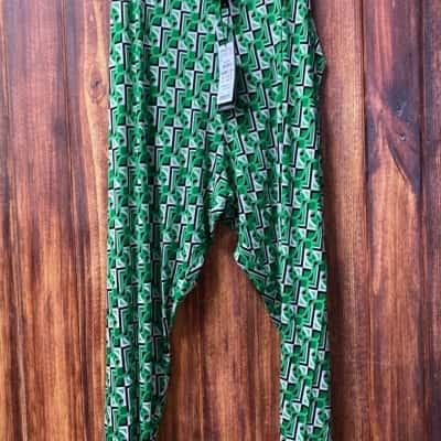 Taking Shape  Size 28 Leggings Green black and white new 