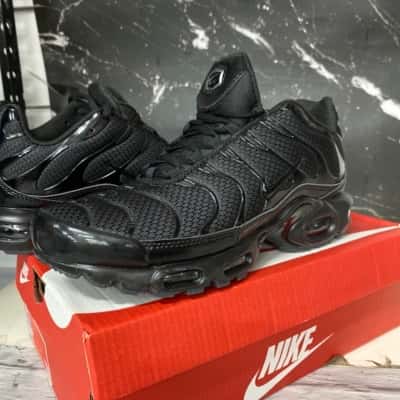 Nike  Air Max Tn Size 8 Black  