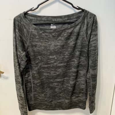 Nike Womens  Size XS Long Sleeve Shirt Black  / Grey / Pattern 