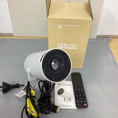 Ultra HD projector suitable for watching 