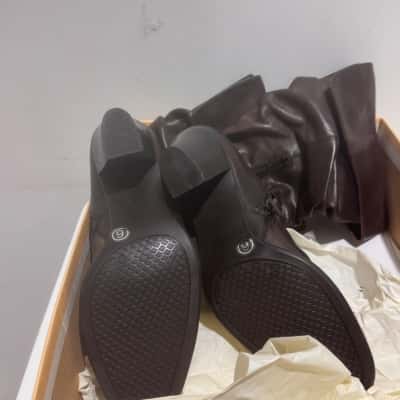  Giovanna Womens  Size 6 Boots Brown 