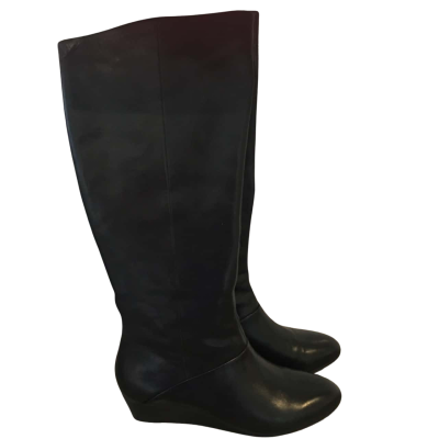 Wittner Womens  Size 39 Black  All Leather Rubber Sole Knee High Boots.       