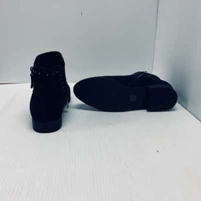  Womens  Size 39 Boots Black  Silver lining