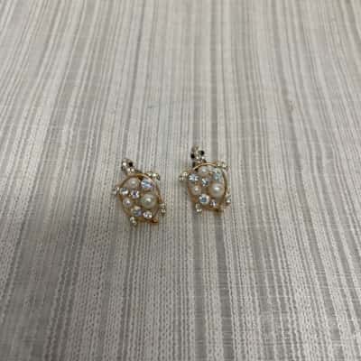 Super Cute Turtle /Gold Tone with Pearls & Diamante Cluster / Stud Style / Pierced Earrings 