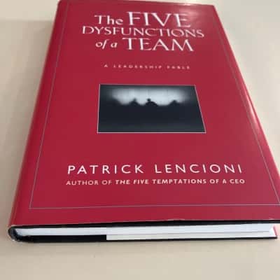 The FIVE Dysfunctions of a TEAM: a leadership tale - Patrick Lencioni
