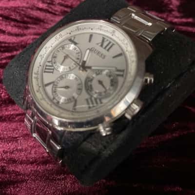 Guess Silver Tone Watch Men’s. Working New Battery 