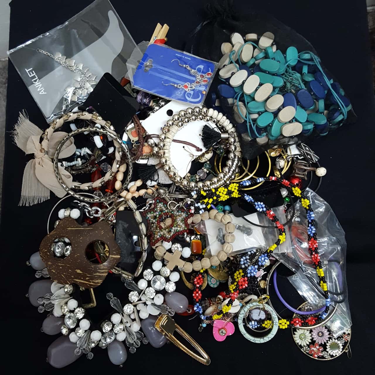 1Kg of Assorted Jewellery (s) - Used Fair | Salvos Stores