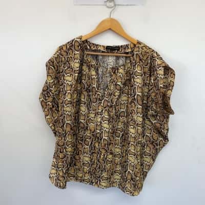 David Lawrence Animal Print Short SLeeve Blouse Top  Size 10 