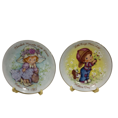 2 tea plates 