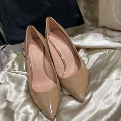 Kurt Geiger Womens  Size 37 Beige / Nude 