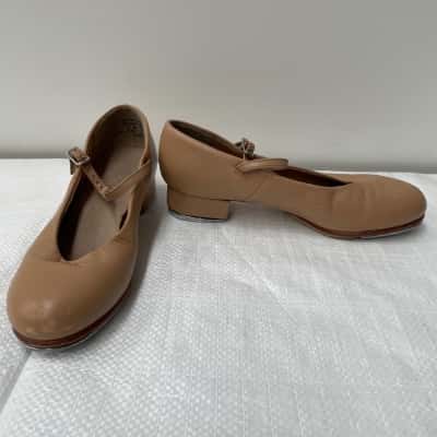 Capezio tap shoes size 6m Womens 