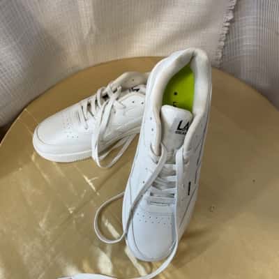  Womens  Size 8 Sneakers Black  / Green / White 