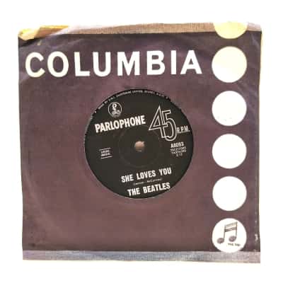 7" Vinyl Record The Beatles ‎– She Loves You Released 1963 In Columbia Sleeve. Record Condition Is Fair For Age With No Bad Scratches - Needs & Good Clean