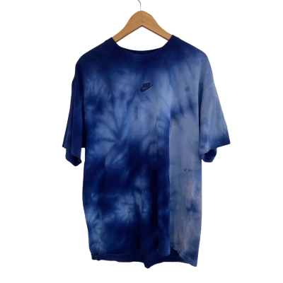 The Nike Tree Mens  Size L Short Sleeve Shirt Blue / White 