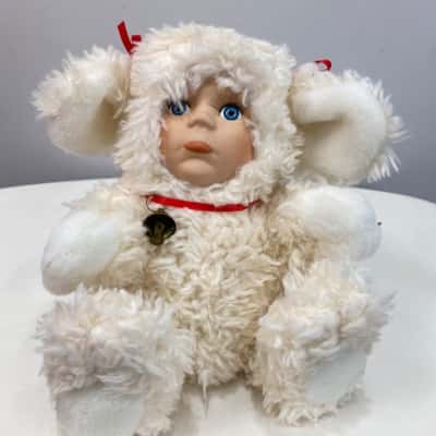 Hug me Porcelain face doll - 200mm