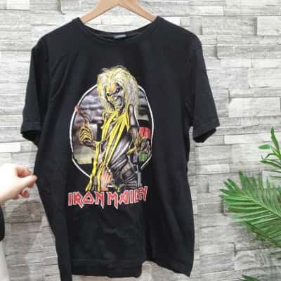 iron maiden Mens  Size L Short Sleeve T-shirt Black  / Red / White / Yellow 