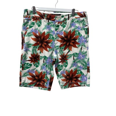 Ben Sherman Mens  Size 32 Cargo Shorts Floral -100% Cotton