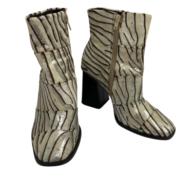Hey Mon Day Brasil Womens  Size 37 Boots Animal print 
