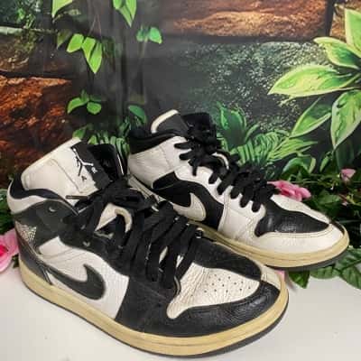 Unisex Size 8 US Nike Air Jordan sneakers 