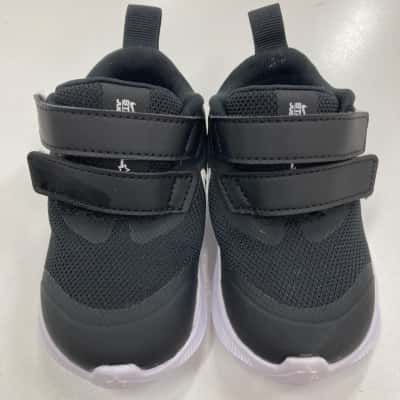 Nike Kids  Size 4.5 Black Trainers  