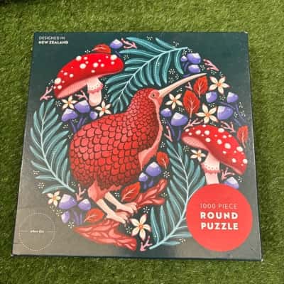 Kooky Kiwi 1000pce Round Jigsaw Puzzle