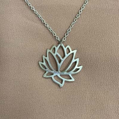  Womens Silver Tone Lotus Blossom Necklace 