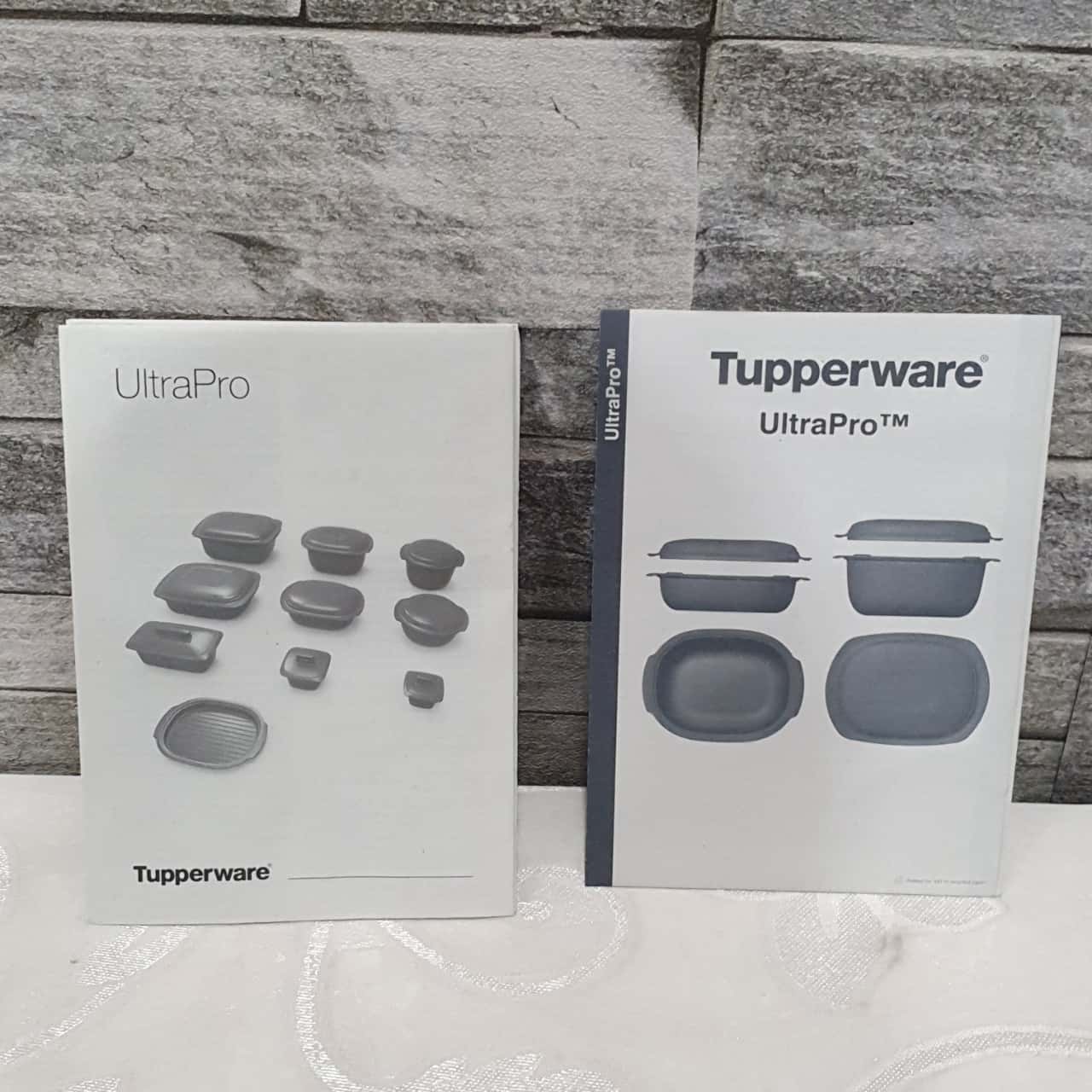 UltraPro Tupperware Casserole Dish 2L with Books(s)