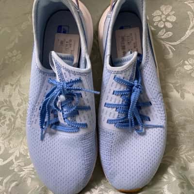 New Balance Womens  Size 8.5 Trainers Blue 