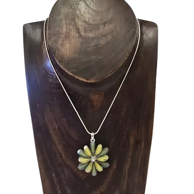  Womens Necklace Green / Yellow Flower Necklace Silvertone