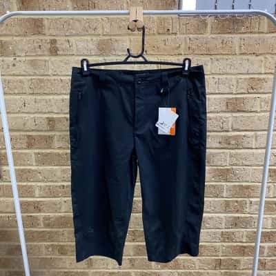  Womens Cederberg black capri Size 16 